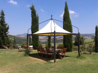 tuscany farmhouse garden